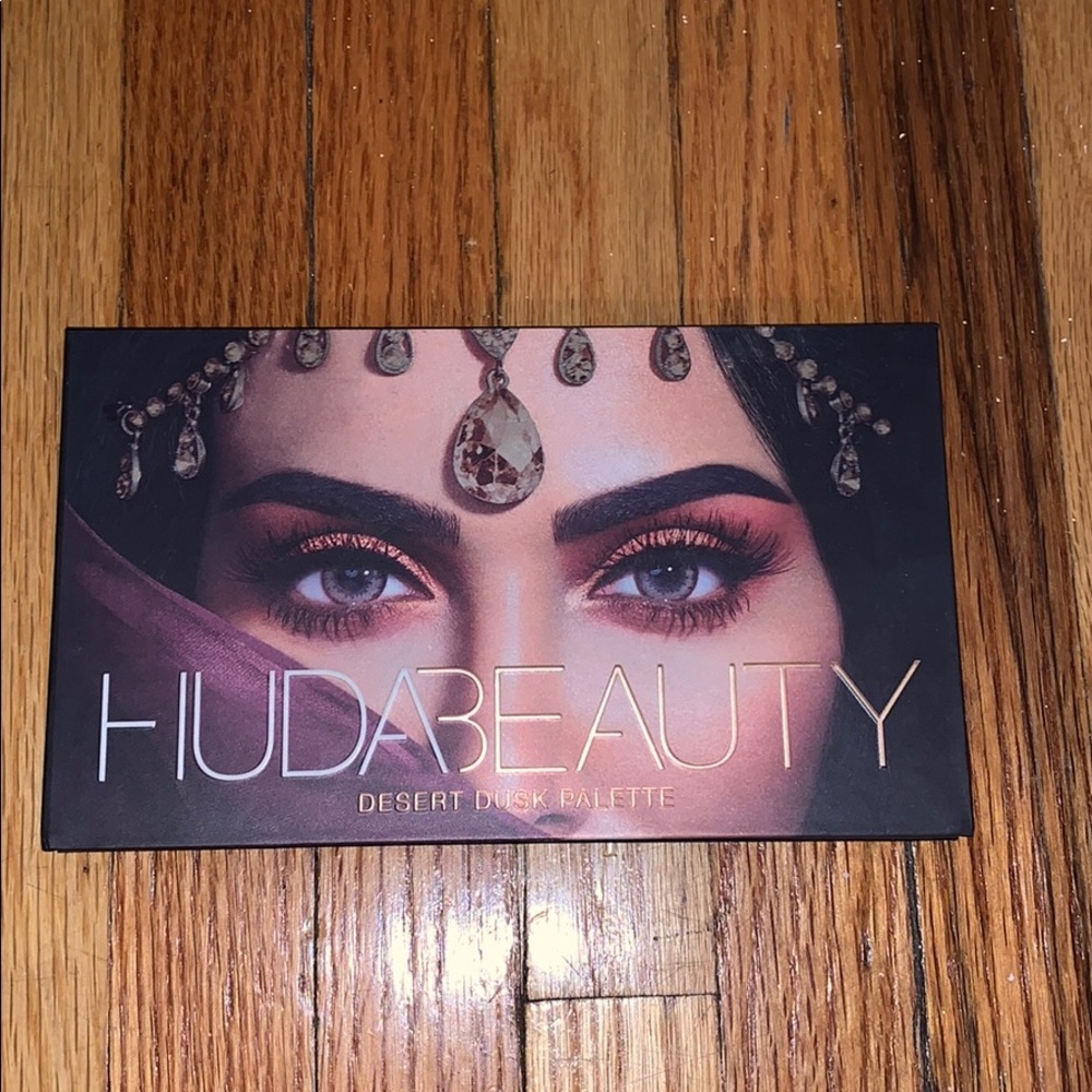 Huda Beauty Desert Dusk Palette